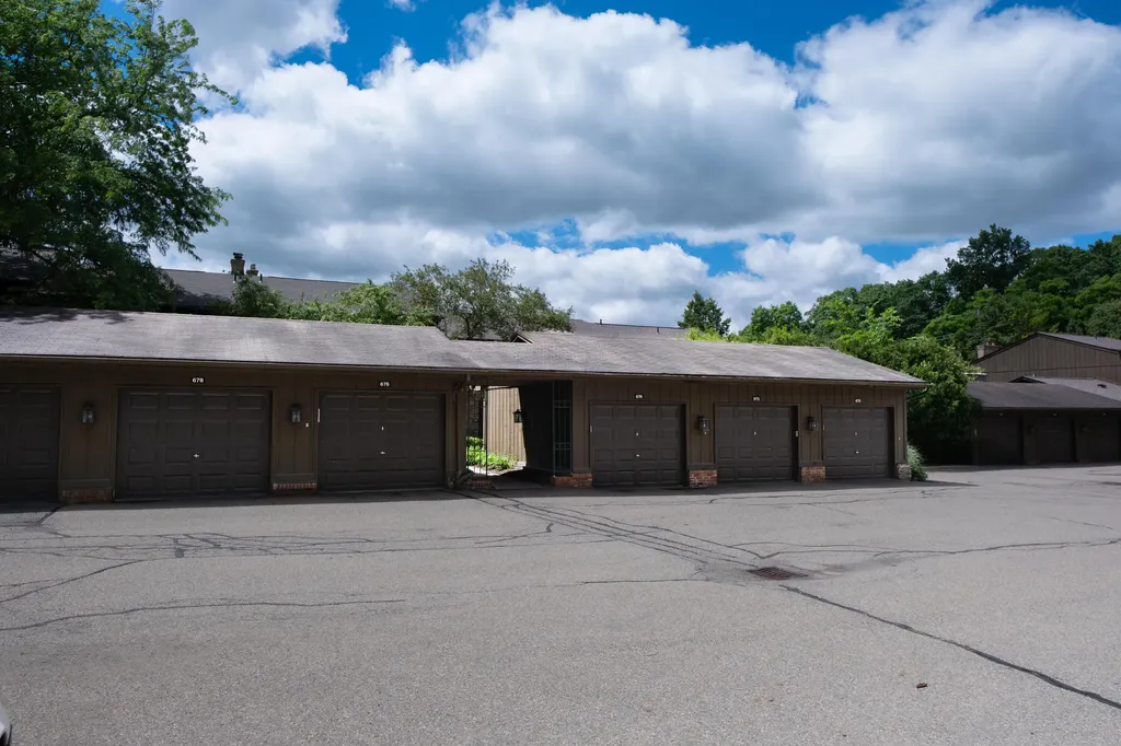 672 Greenhills Drive Ann Arbor City MI 48105