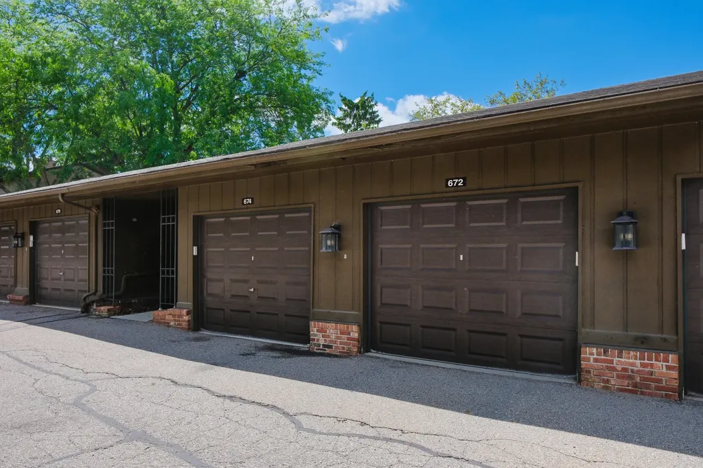 672 Greenhills Drive Ann Arbor City MI 48105