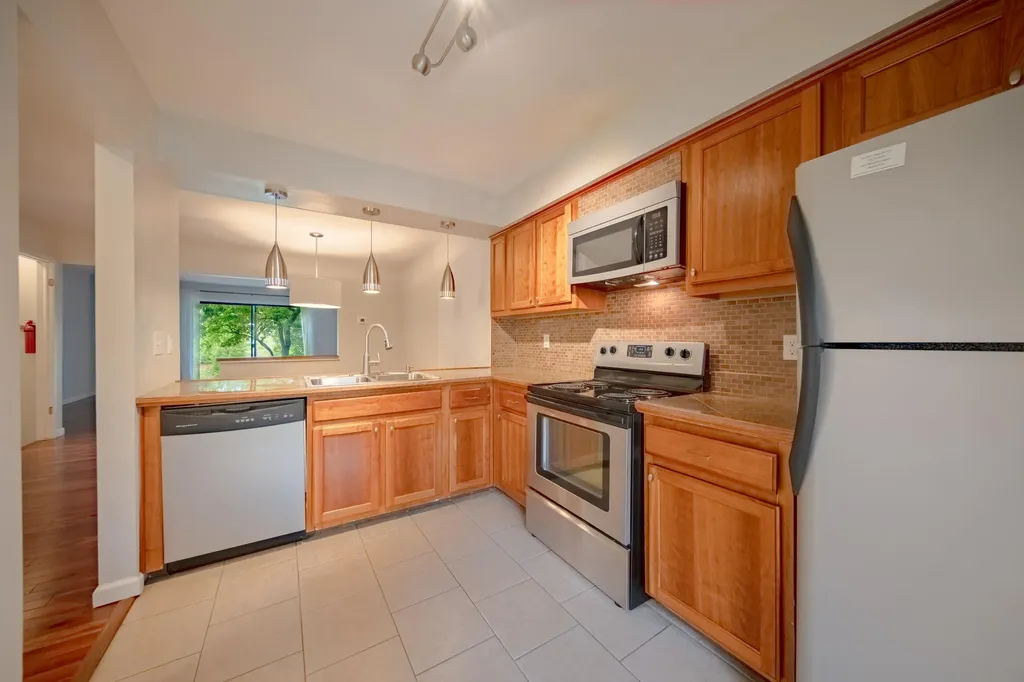 672 Greenhills Drive Ann Arbor City MI 48105