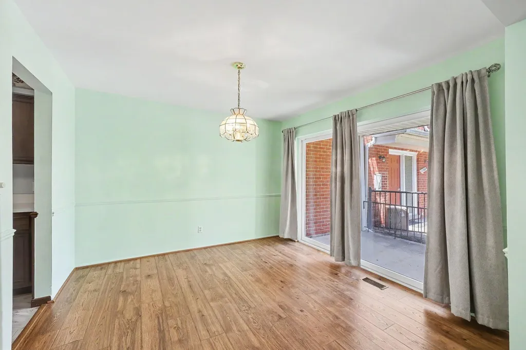 27653 W Echo Valley W Farmington Hills City MI 48334