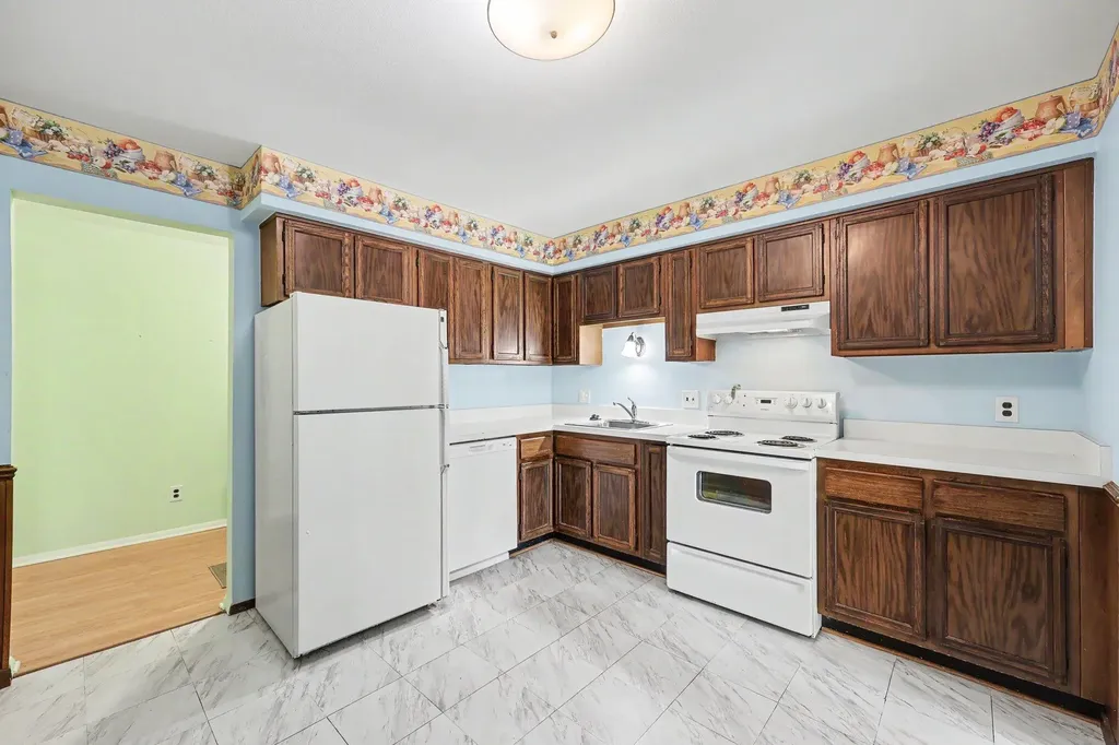 27653 W Echo Valley W Farmington Hills City MI 48334