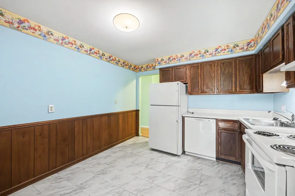 27653 W Echo Valley W Farmington Hills City MI 48334