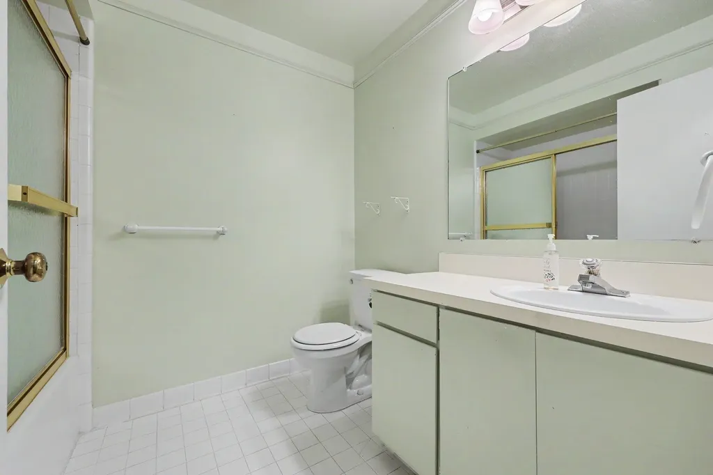 27653 W Echo Valley W Farmington Hills City MI 48334
