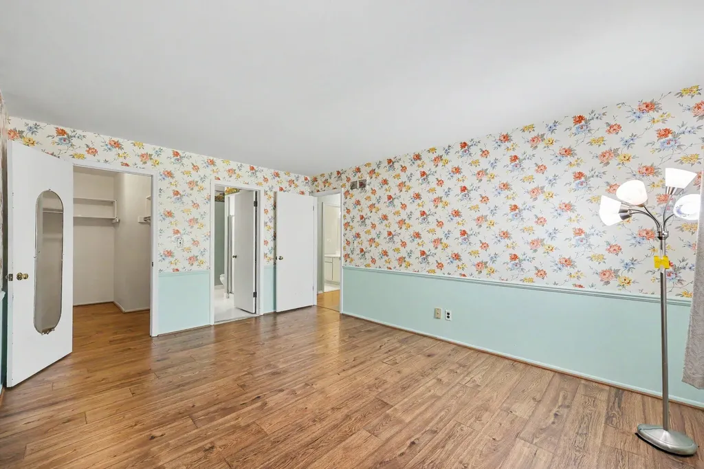 27653 W Echo Valley W Farmington Hills City MI 48334