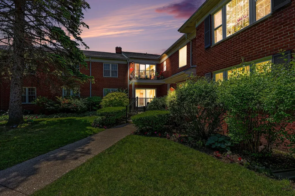 27653 W Echo Valley W Farmington Hills City MI 48334