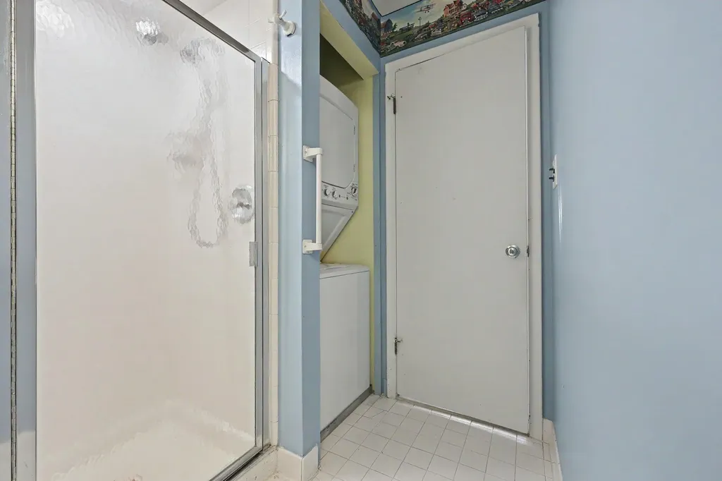 27653 W Echo Valley W Farmington Hills City MI 48334