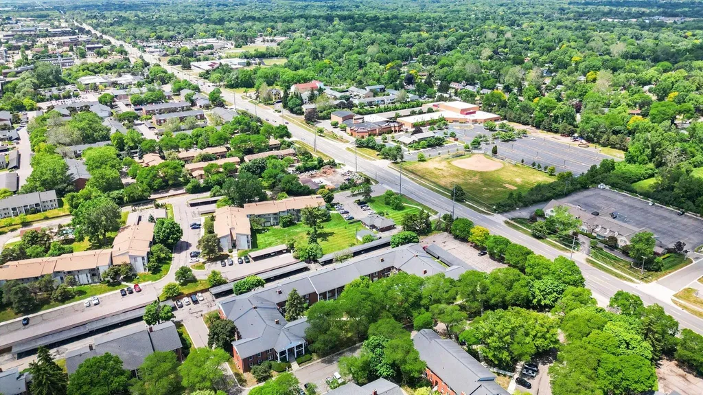 27653 W Echo Valley W Farmington Hills City MI 48334
