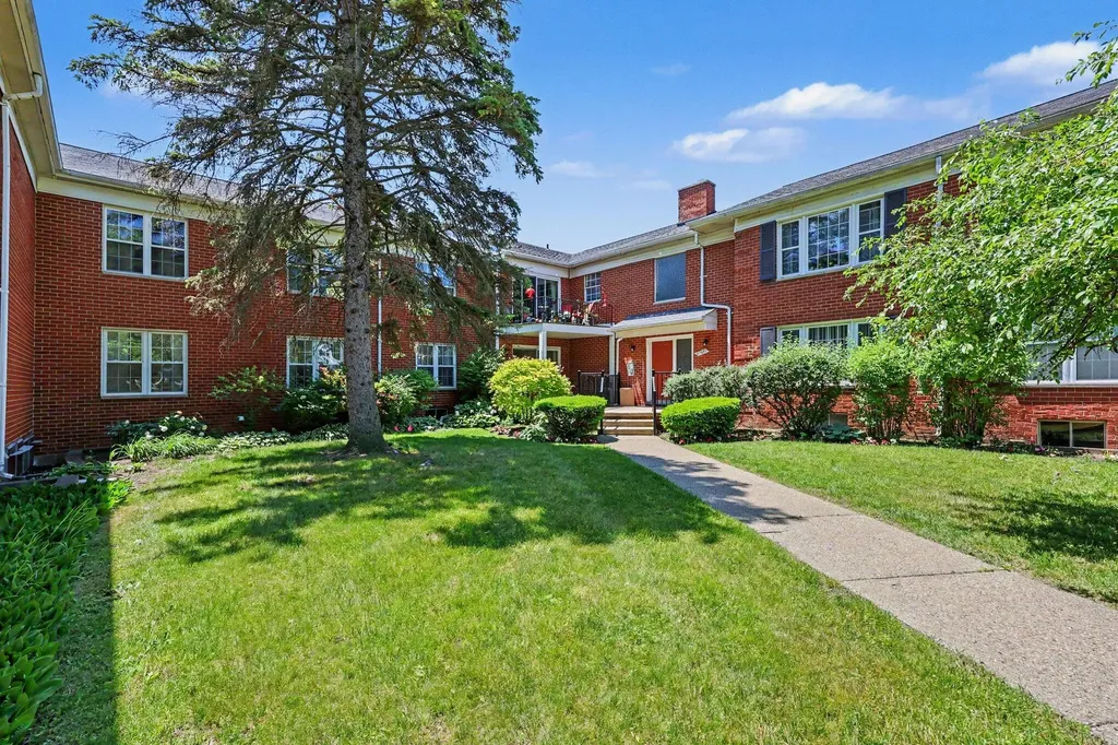 27653 W Echo Valley W Farmington Hills City MI 48334