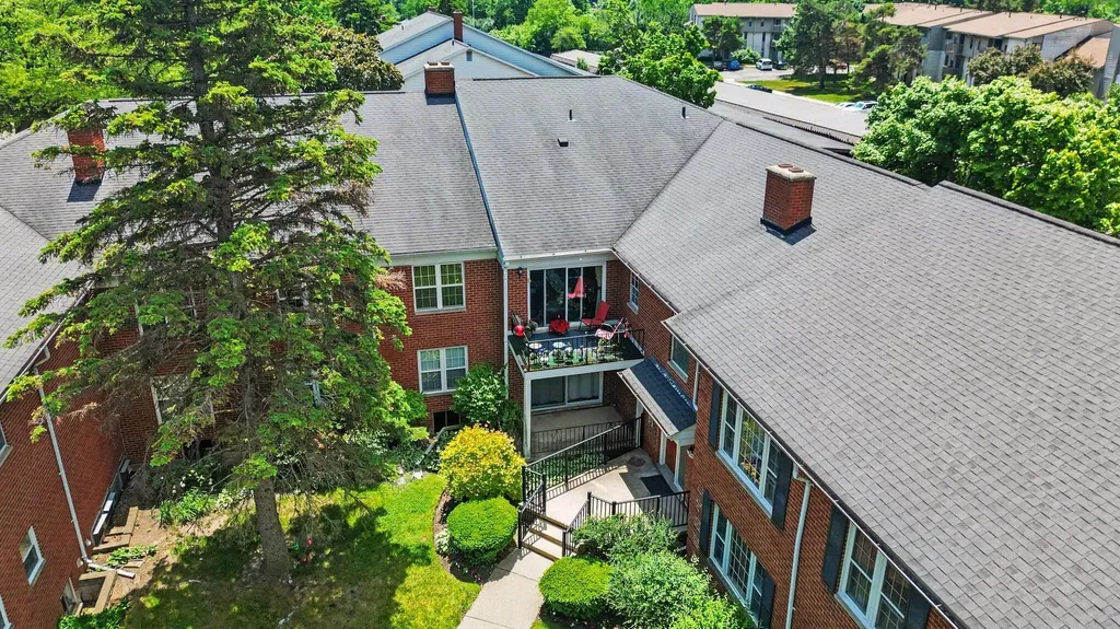 27653 W Echo Valley W Farmington Hills City MI 48334