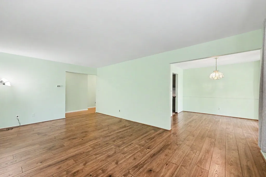 27653 W Echo Valley W Farmington Hills City MI 48334