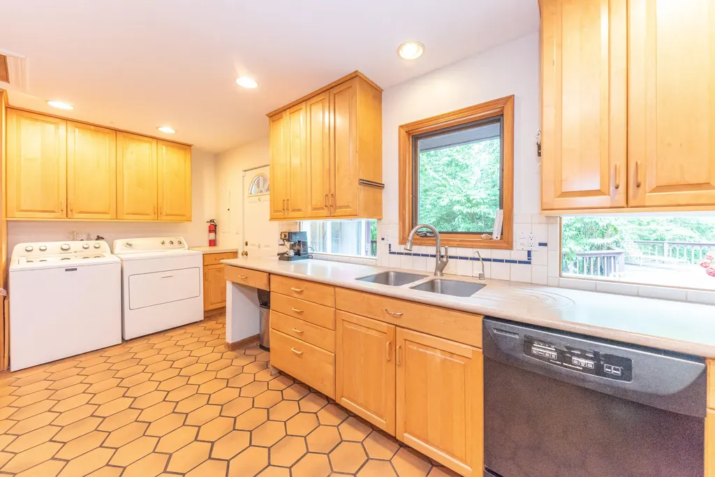 1877 Arlington Boulevard Ann Arbor City MI 48104