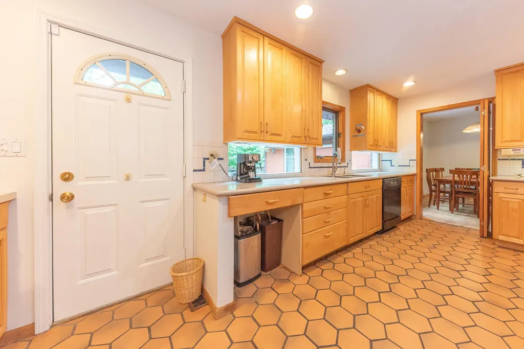 1877 Arlington Boulevard Ann Arbor City MI 48104