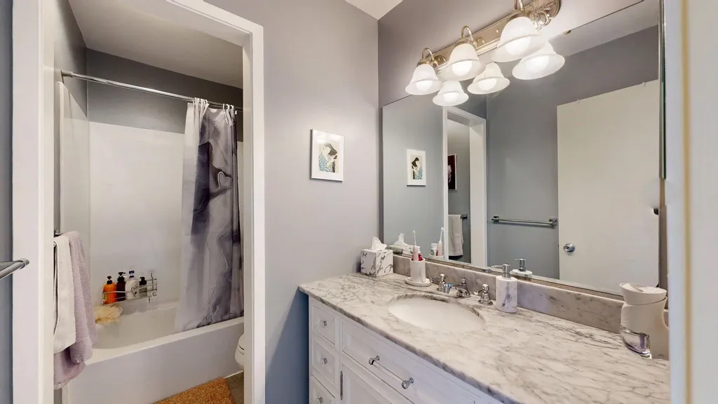 718 Peninsula Court Ann Arbor City MI 48105
