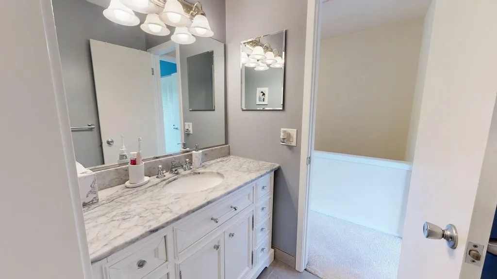 718 Peninsula Court Ann Arbor City MI 48105