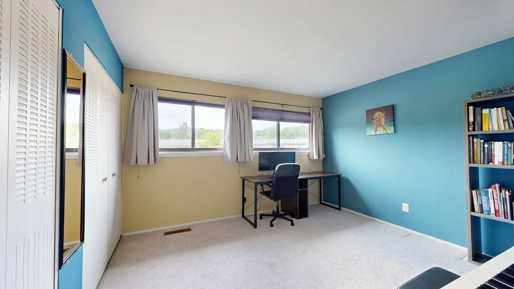 718 Peninsula Court Ann Arbor City MI 48105
