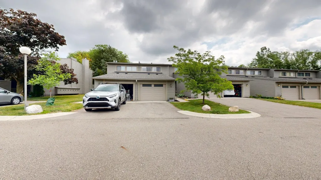 718 Peninsula Court Ann Arbor City MI 48105