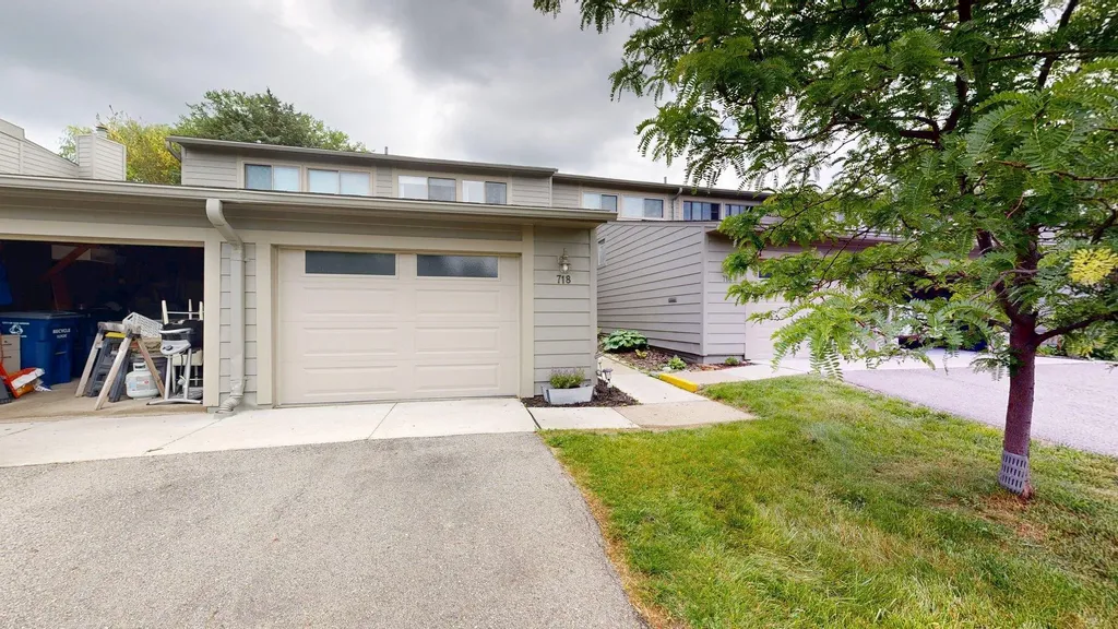 718 Peninsula Court Ann Arbor City MI 48105