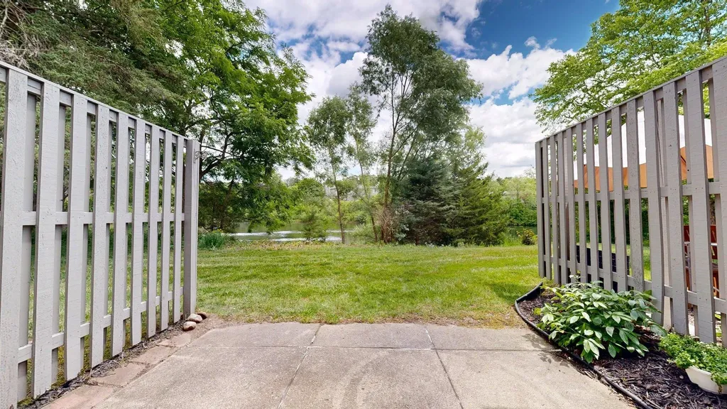 718 Peninsula Court Ann Arbor City MI 48105