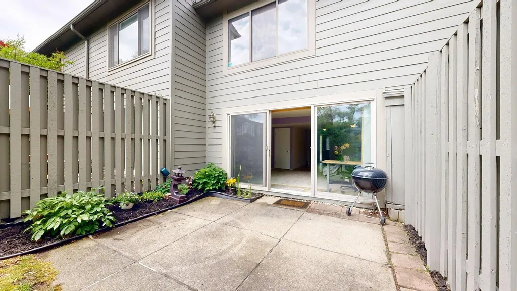 718 Peninsula Court Ann Arbor City MI 48105