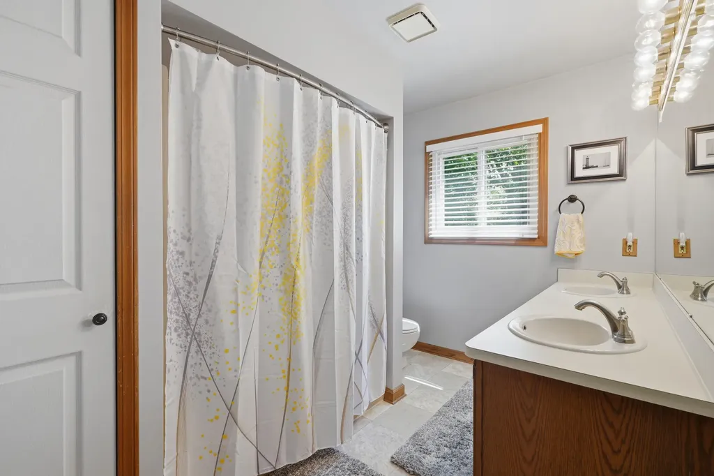 1215 Lori Lane Fenton City MI 48430