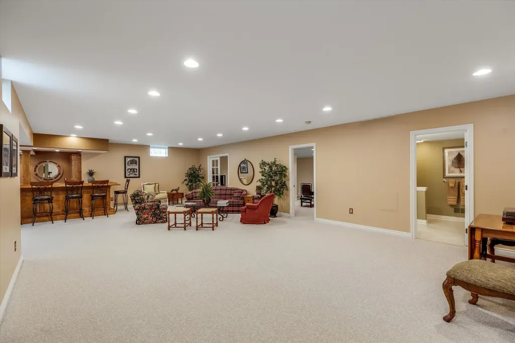 2896 Long Winter Lane Oakland Charter Township MI 48363