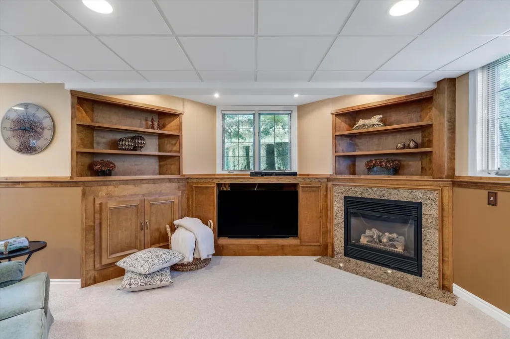 2896 Long Winter Lane Oakland Charter Township MI 48363