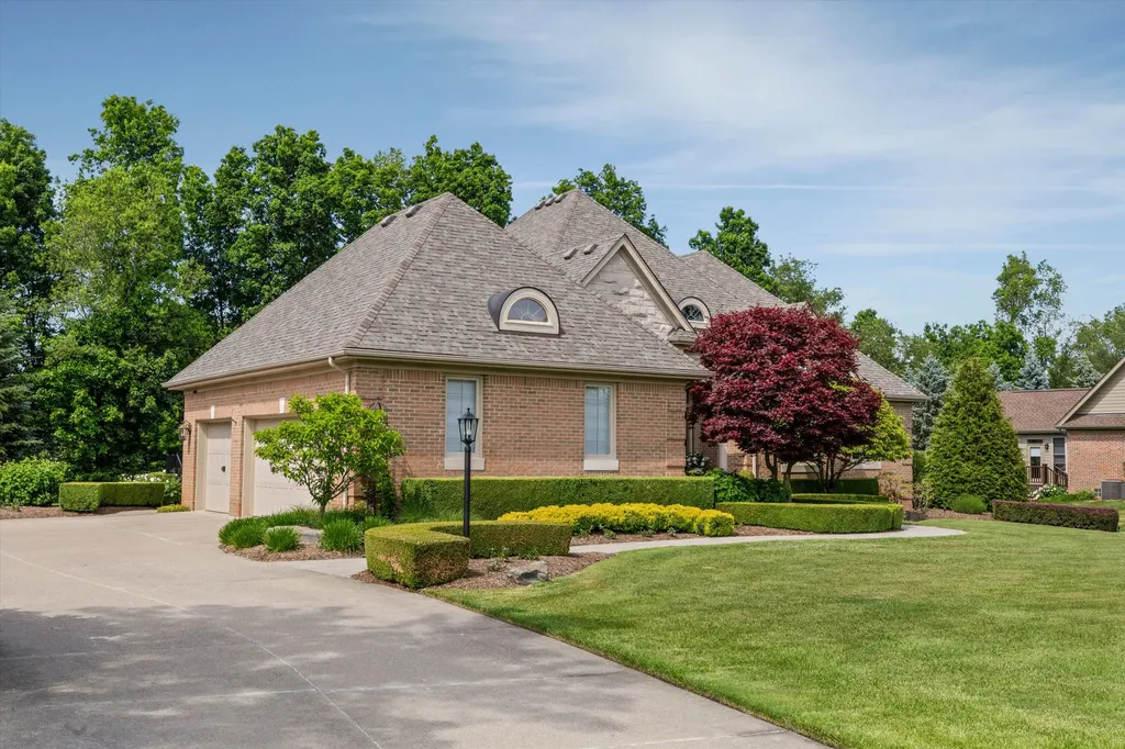 2896 Long Winter Lane Oakland Charter Township MI 48363