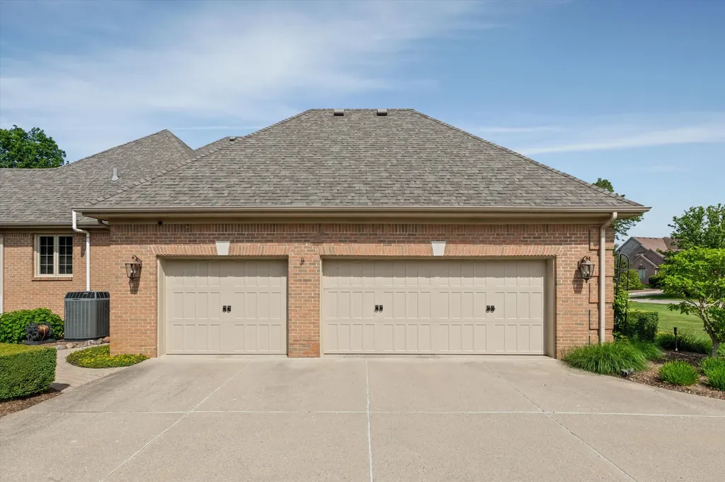 2896 Long Winter Lane Oakland Charter Township MI 48363