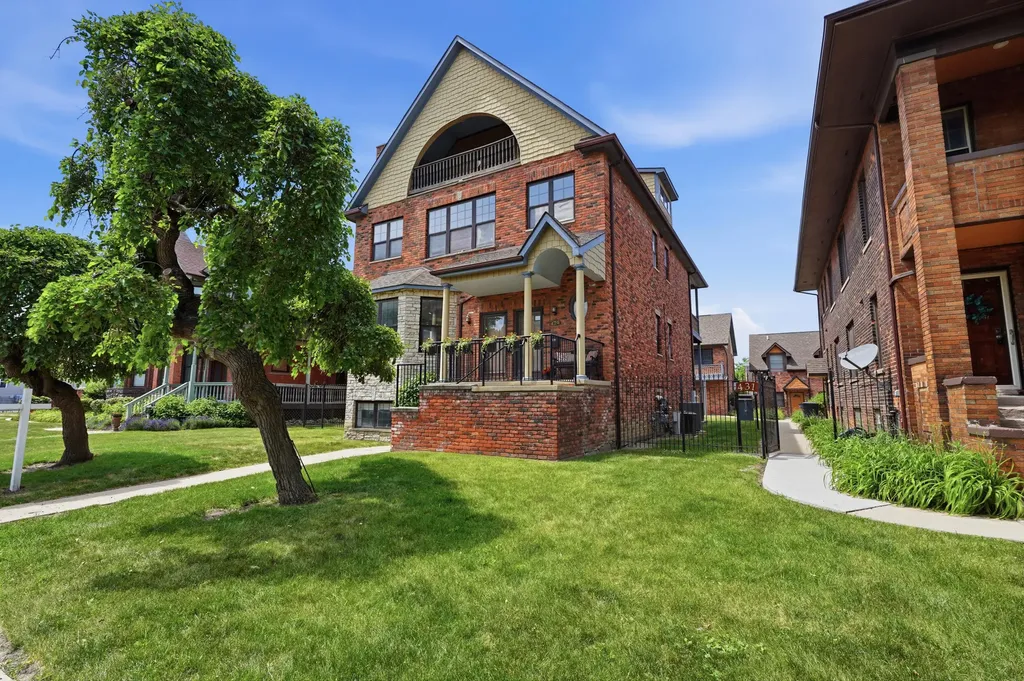 429 E Ferry Street Detroit City MI 48202