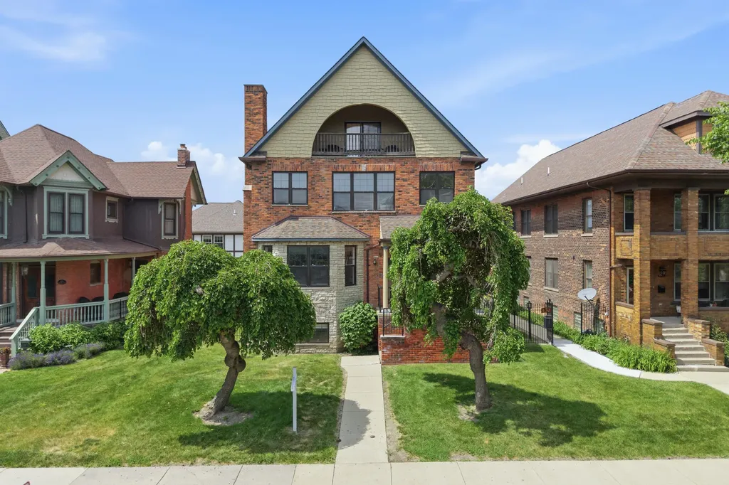 429 E Ferry Street Detroit City MI 48202