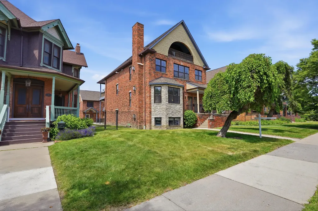 429 E Ferry Street Detroit City MI 48202