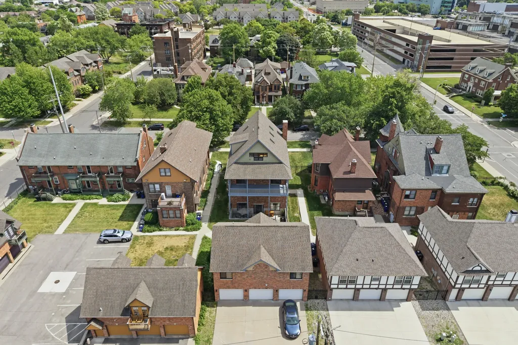 429 E Ferry Street Detroit City MI 48202