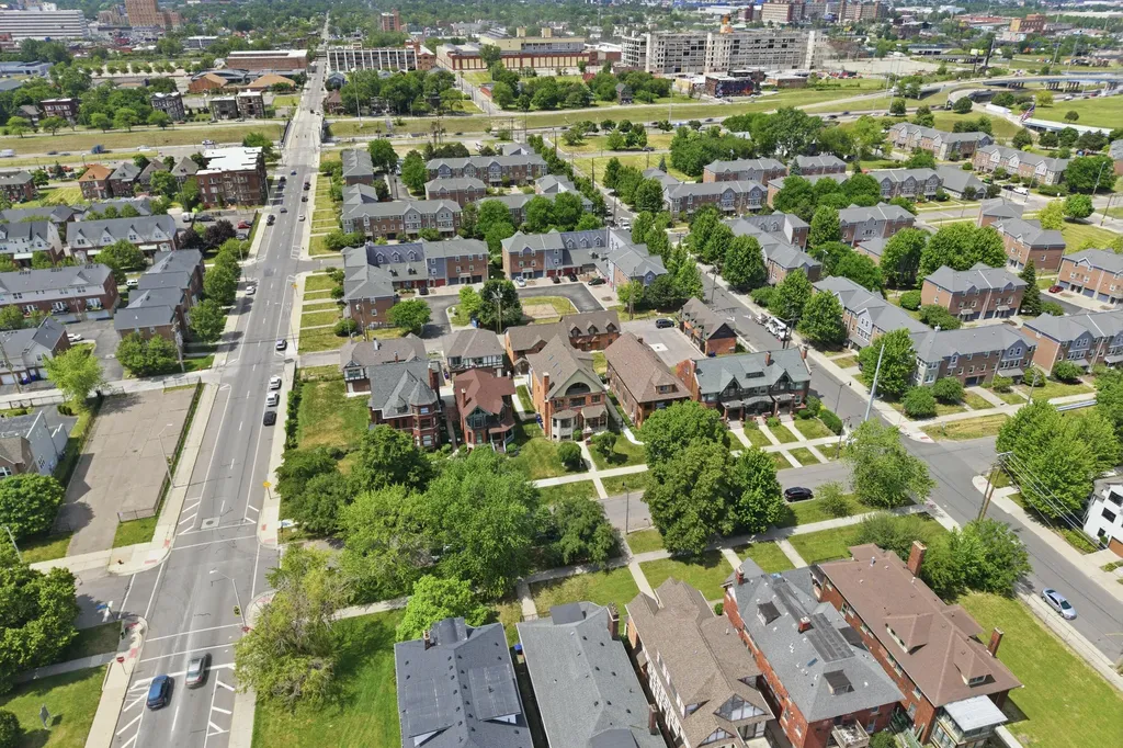 429 E Ferry Street Detroit City MI 48202