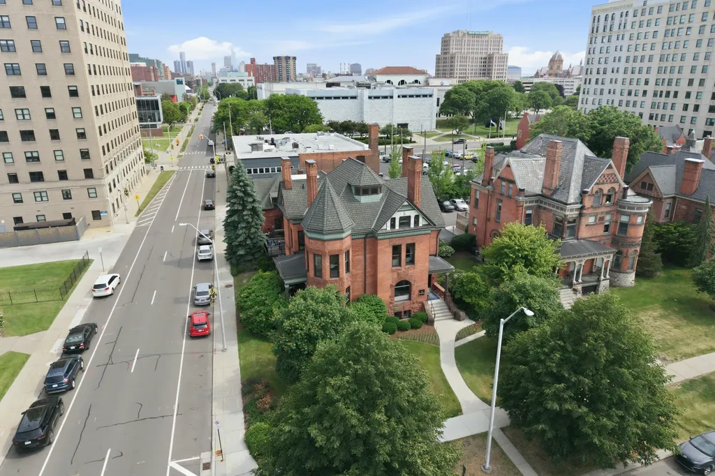 429 E Ferry Street Detroit City MI 48202