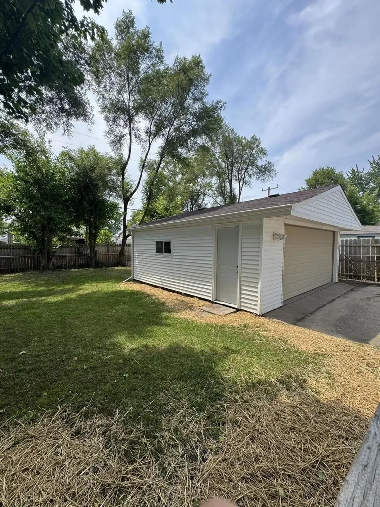 1051 1051 Redleaf Lane Ypsilanti Charter Township MI 48198