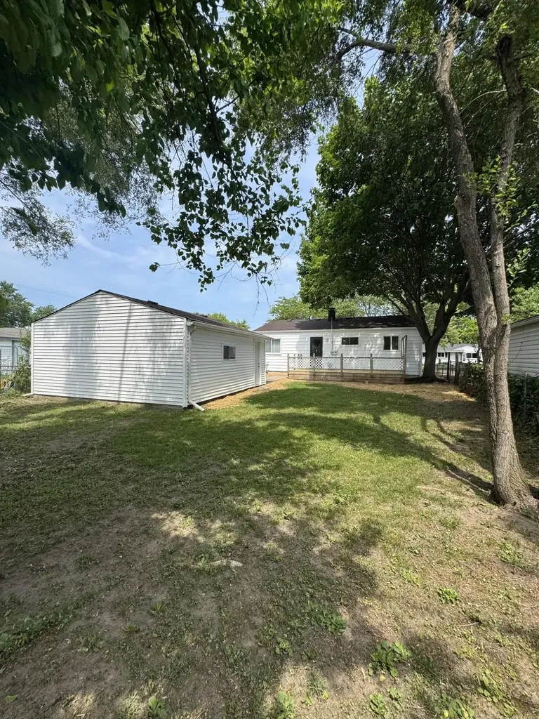 1051 1051 Redleaf Lane Ypsilanti Charter Township MI 48198