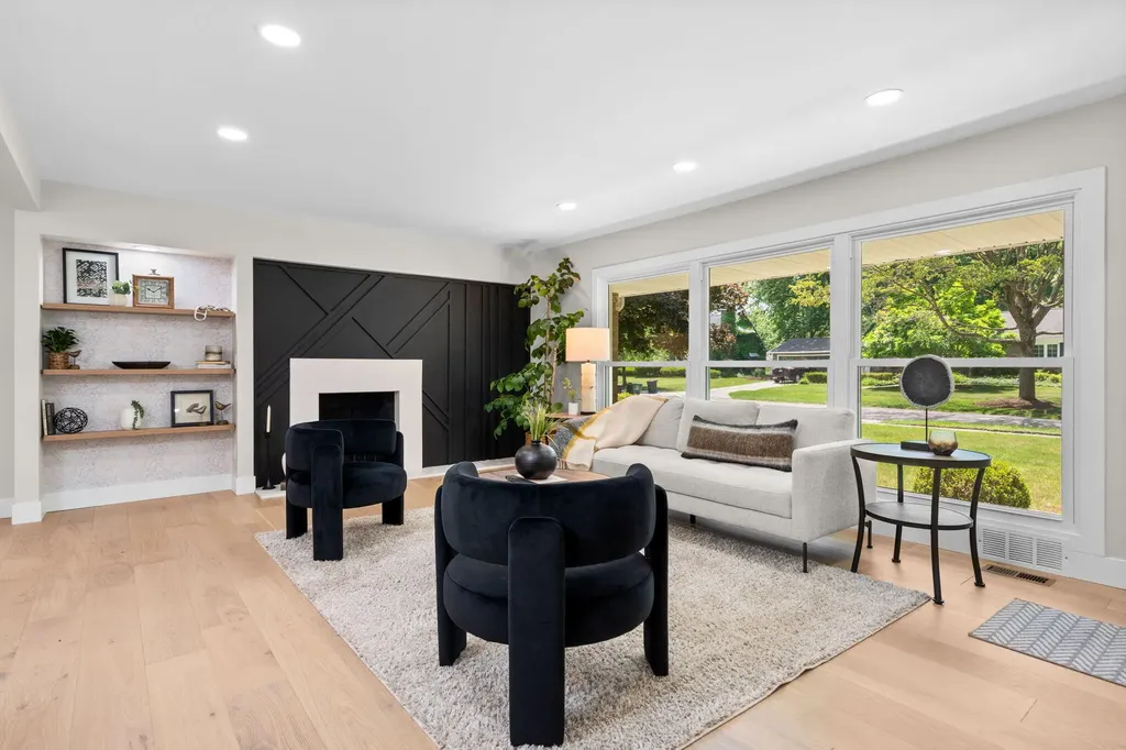 18910 Devonshire Street Beverly Hills Village MI 48025
