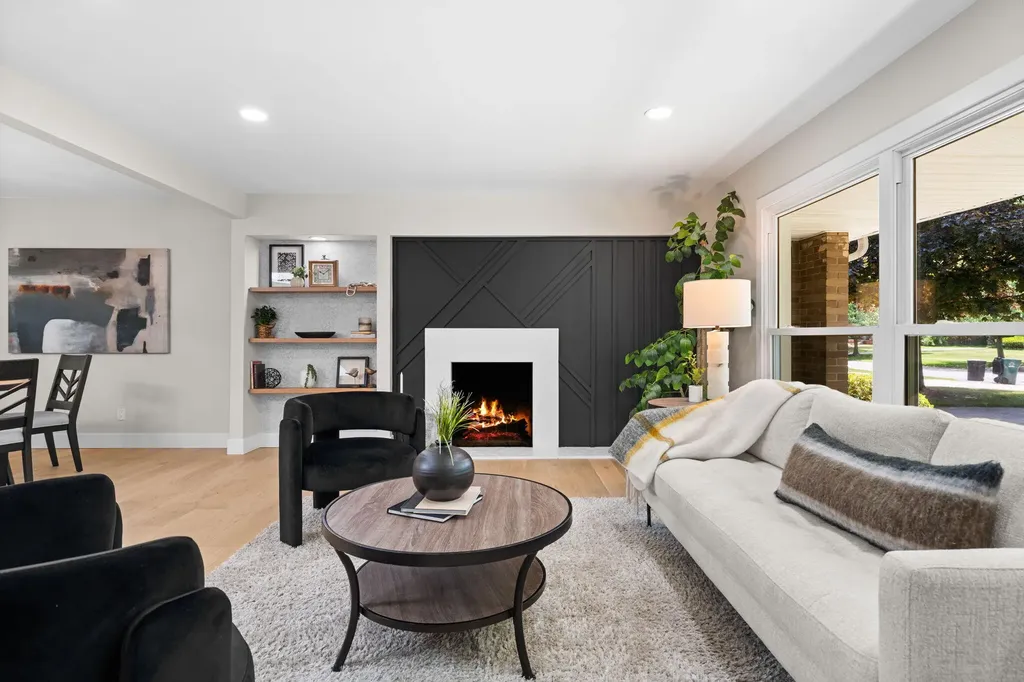 18910 Devonshire Street Beverly Hills Village MI 48025