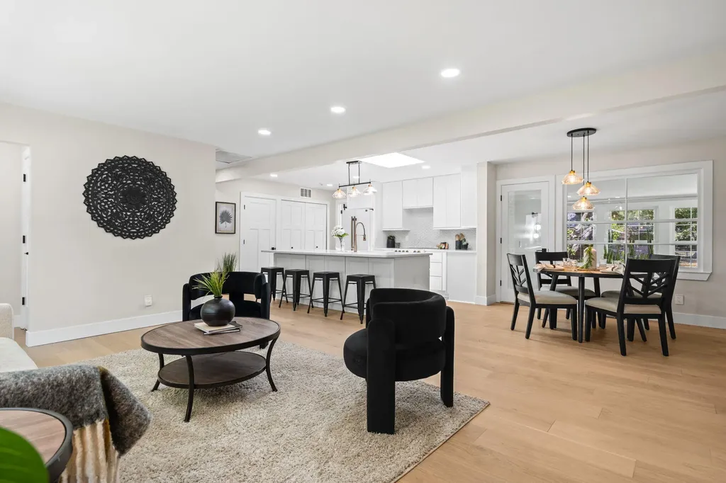 18910 Devonshire Street Beverly Hills Village MI 48025