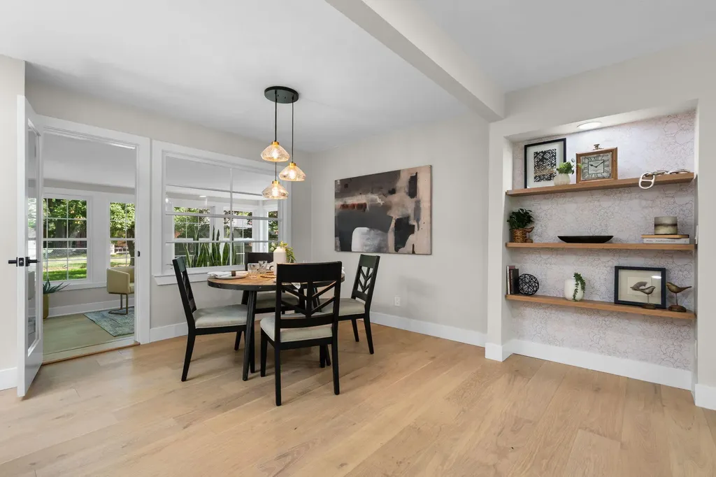 18910 Devonshire Street Beverly Hills Village MI 48025