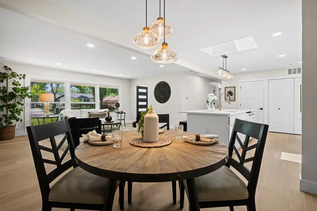 18910 Devonshire Street Beverly Hills Village MI 48025