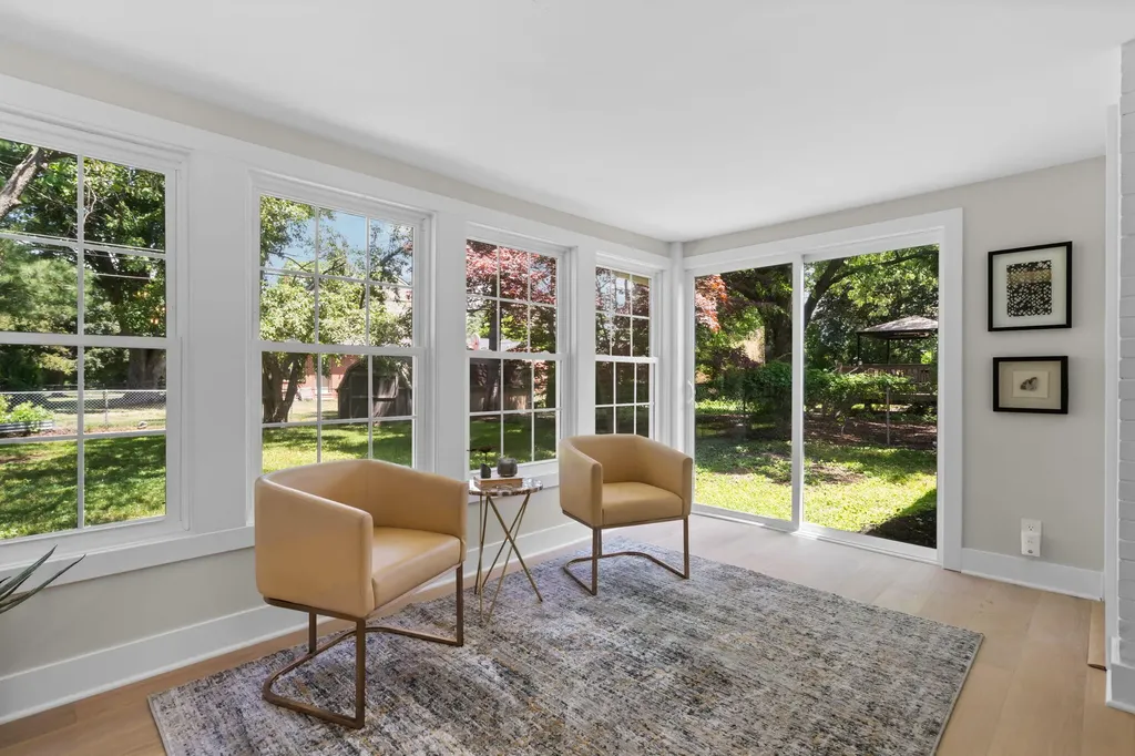 18910 Devonshire Street Beverly Hills Village MI 48025
