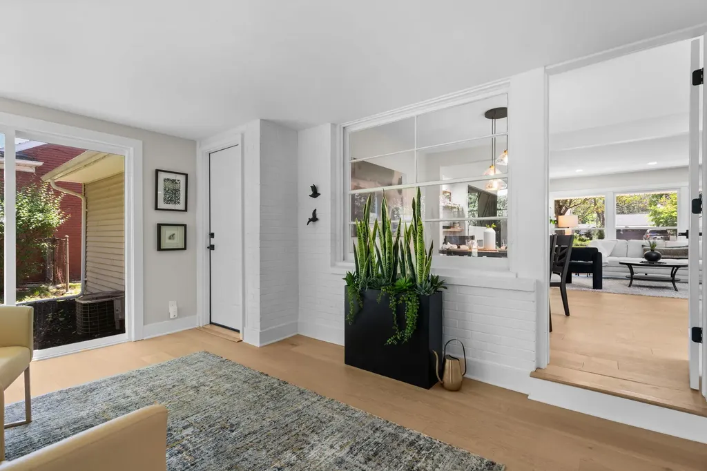 18910 Devonshire Street Beverly Hills Village MI 48025