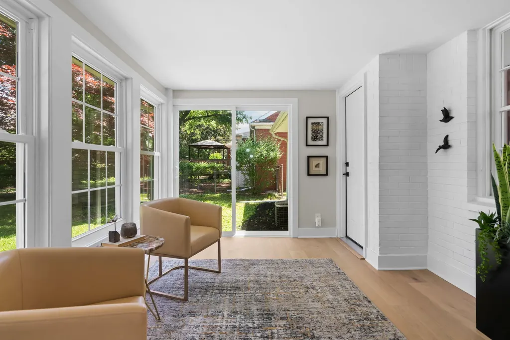18910 Devonshire Street Beverly Hills Village MI 48025