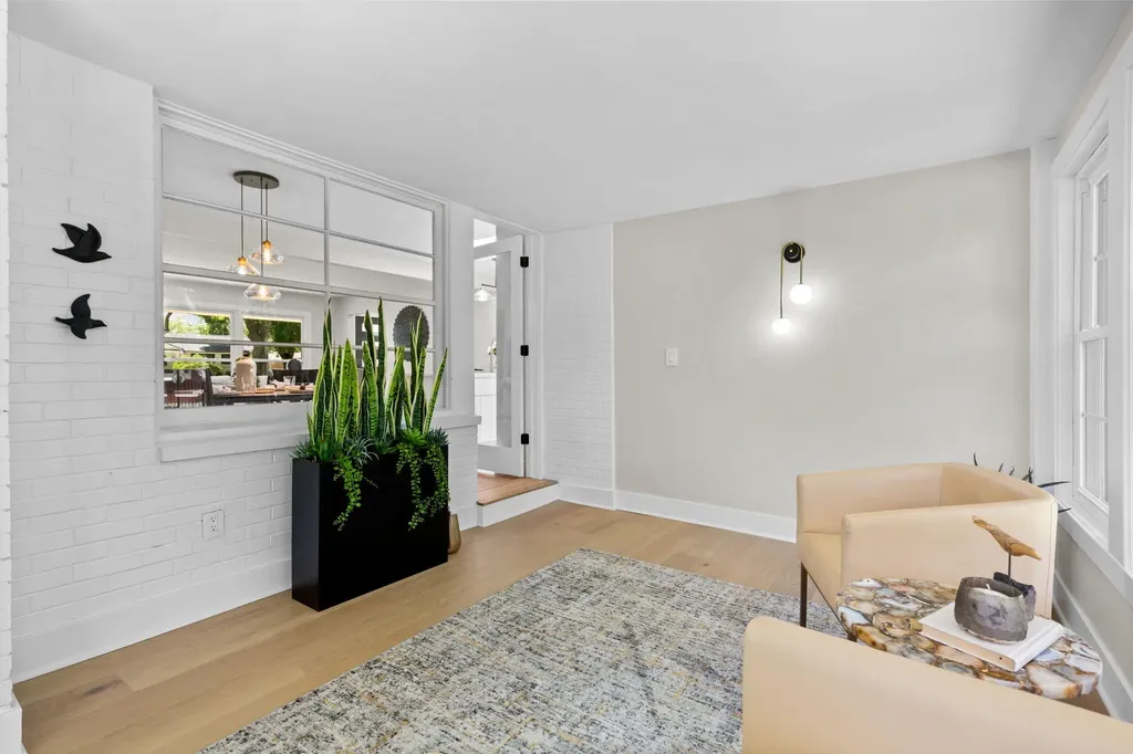 18910 Devonshire Street Beverly Hills Village MI 48025