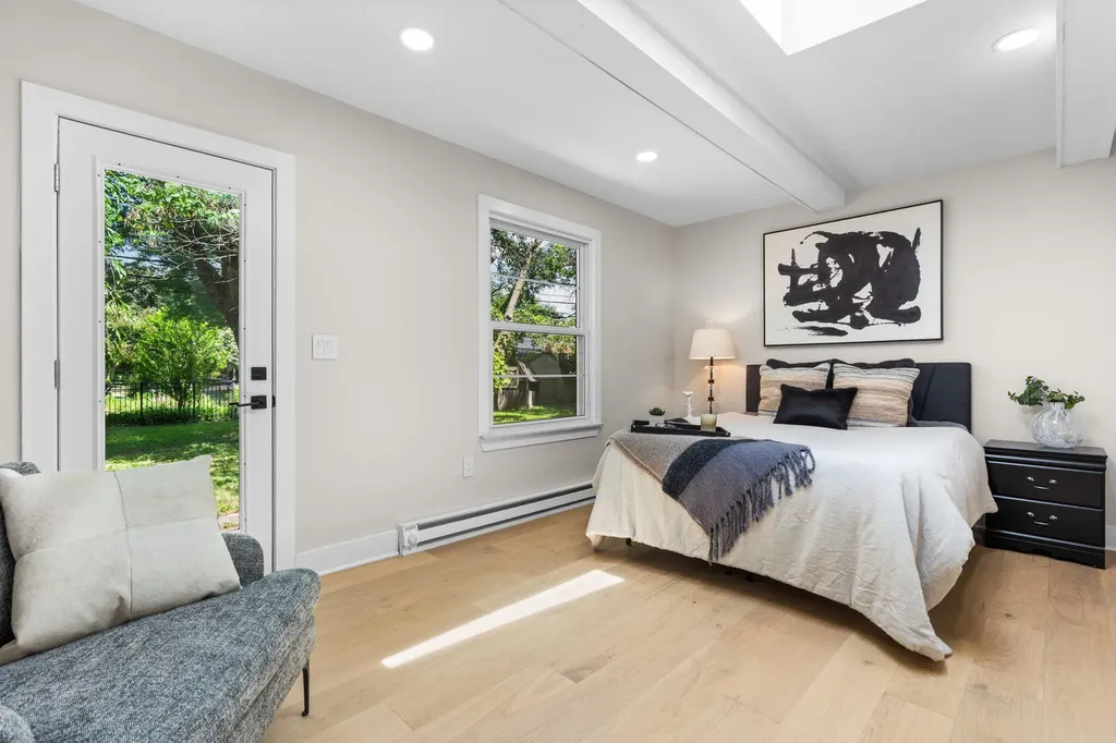 18910 Devonshire Street Beverly Hills Village MI 48025