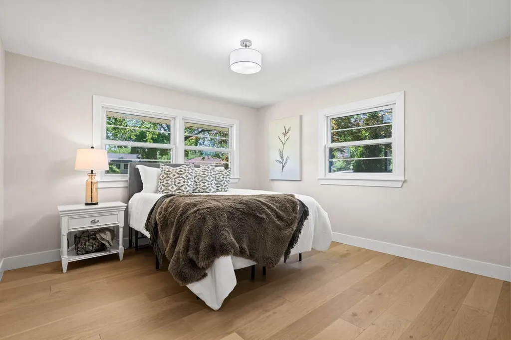 18910 Devonshire Street Beverly Hills Village MI 48025