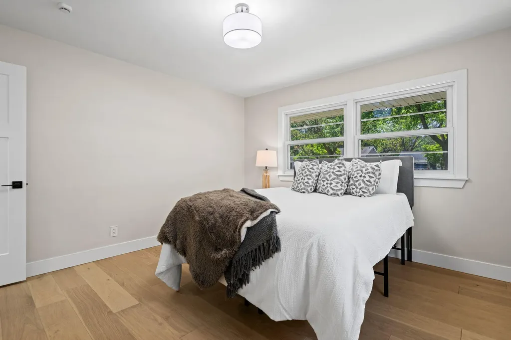 18910 Devonshire Street Beverly Hills Village MI 48025
