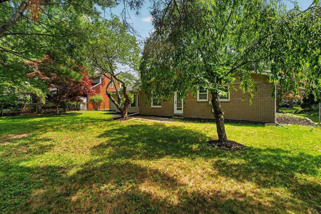18910 Devonshire Street Beverly Hills Village MI 48025