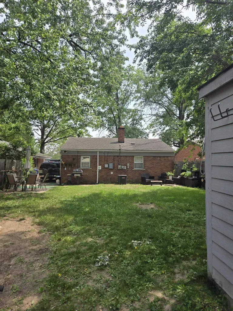 25086 Annapolis Street Dearborn Heights City MI 48125